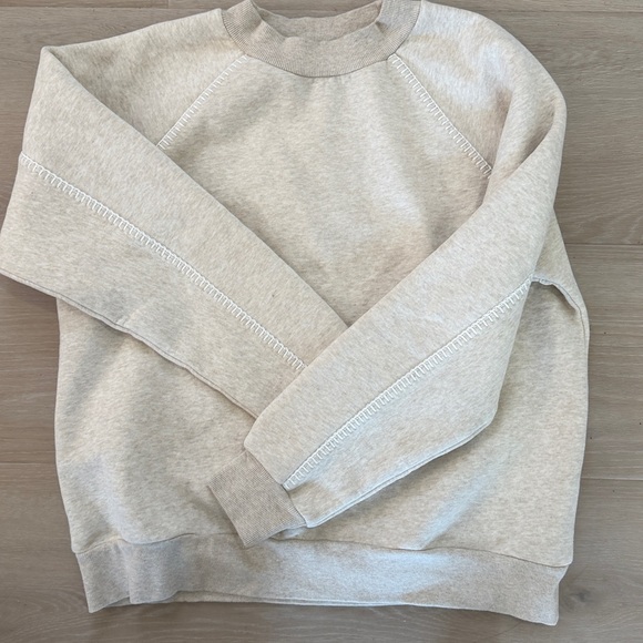 UGG Classic Crewneck Sweatshirt Women’s Small Tan Oversized Fleece - Picture 3 of 9